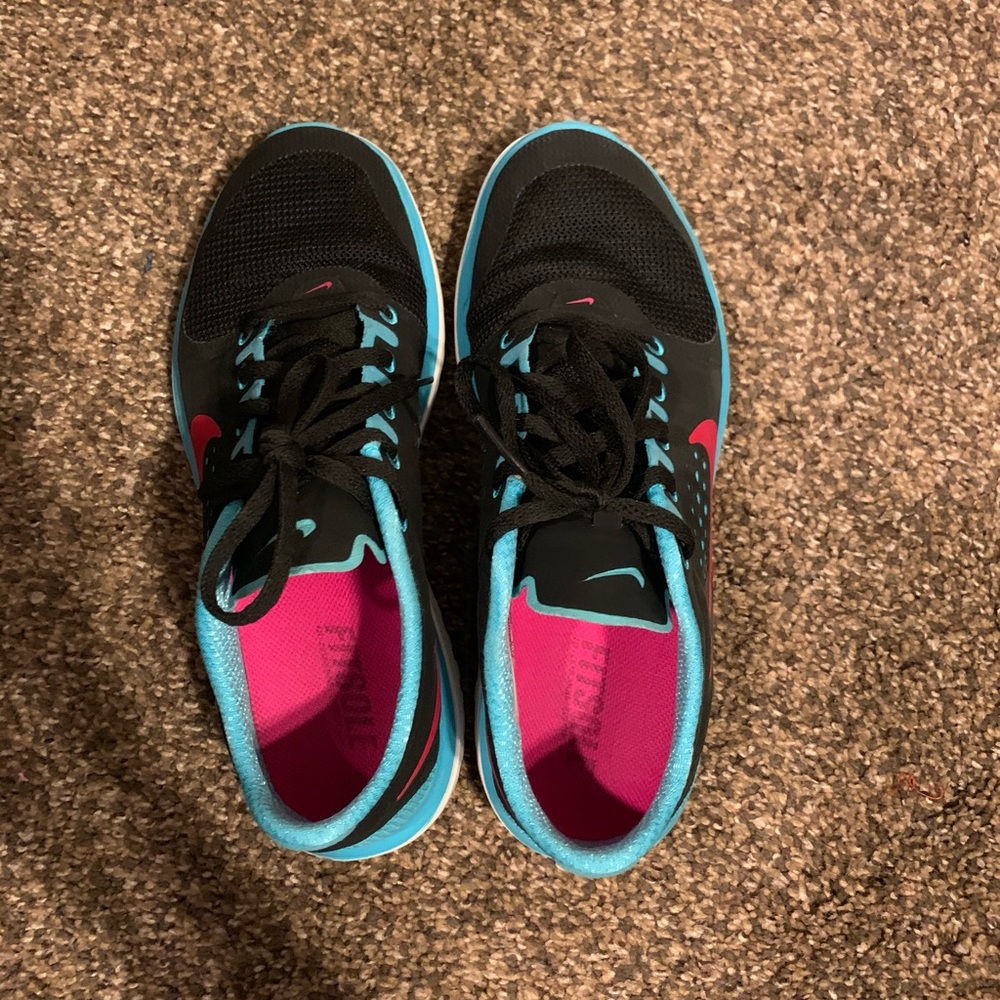 Nike Shoes - Picture 3 of 6